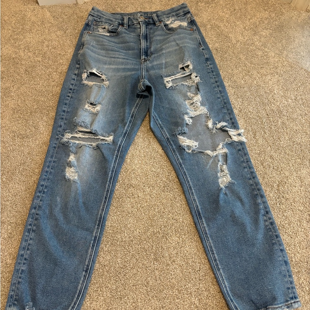 American Eagle Distressed Curvy Mom Jean, size 6R